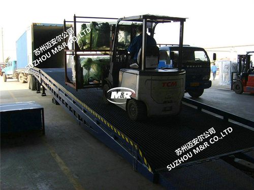 高效物流新選擇 移動液壓式登車橋助力裝卸作業(yè)提速